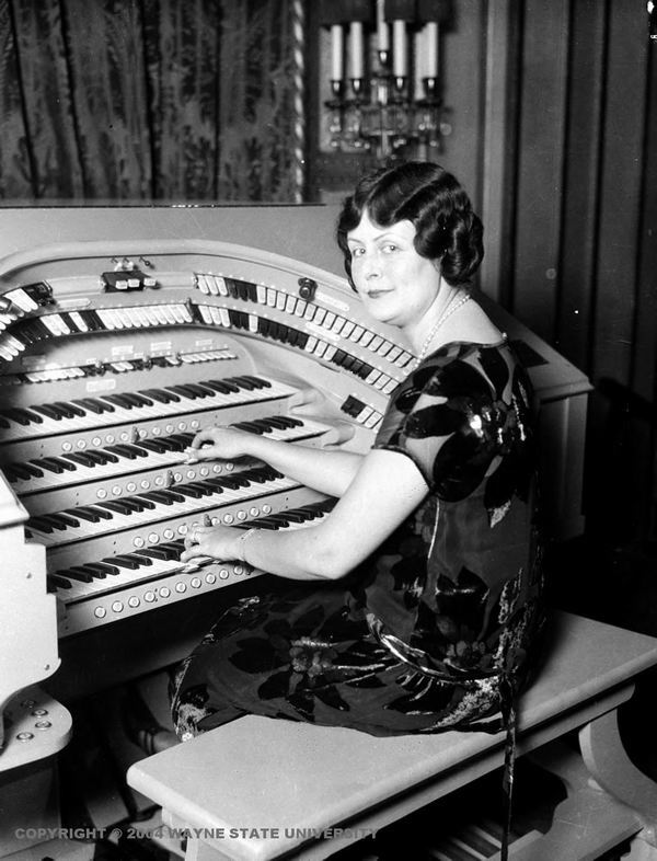 Detroit Opera House - Organist From Wayne State Library (newer photo)